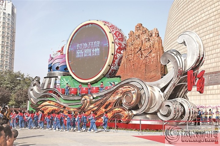 “奮進山西”國慶彩車運城（晉南片區(qū)）巡展暨群眾文化 活動側(cè)記